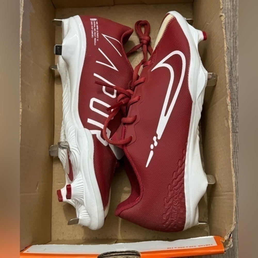 React vapor ultrafly elite 4 baseball cleats New 7.5